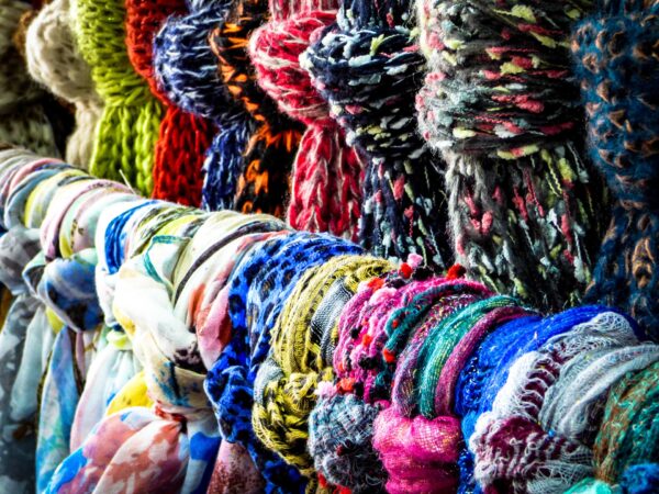 Женские шарфы: как выбрать и носить